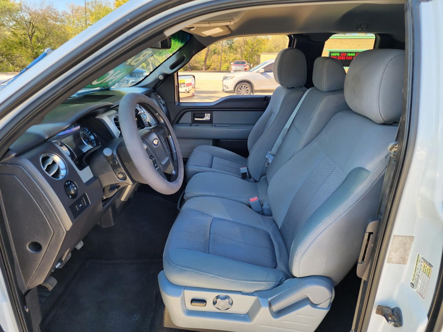 2013 WHITE /GRAY Ford F-150 XLT (1FTEX1CM4DF) with an 3.7L V6 DOHC 24V engine, 6-Speed Automatic transmission, located at 2660 S.Garland Avenue, Garland, TX, 75041, (469) 298-3118, 32.885551, -96.655602 - Welcome to DallasAutos4Less, one of the Premier BUY HERE PAY HERE Dealers in the North Dallas Area. We specialize in financing to people with NO CREDIT or BAD CREDIT. We need proof of income, proof of residence, and a ID. Come buy your new car from us today!! This is a very well cared for 2013 FO - Photo#11